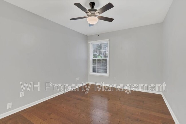 Building Photo - 1620 18th Ave S