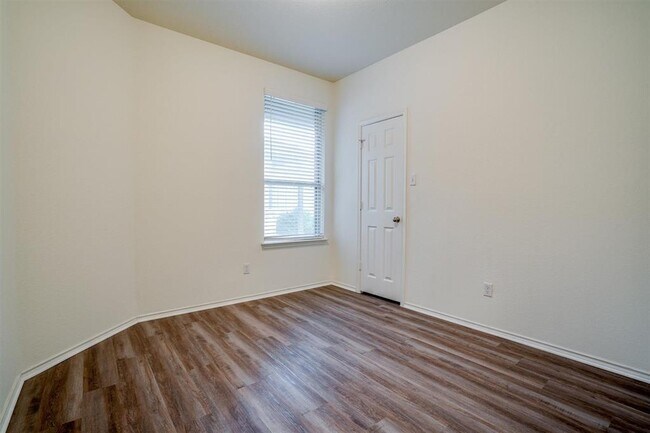 Building Photo - 217 La Dera Dr