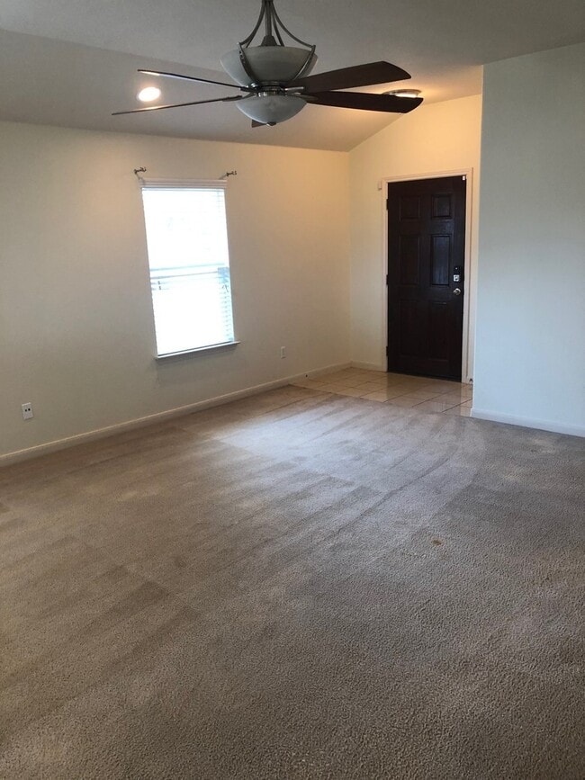Building Photo - BEAUTIFUL 4 BEDROOMS / 2 BATH HOME IN HUNT...