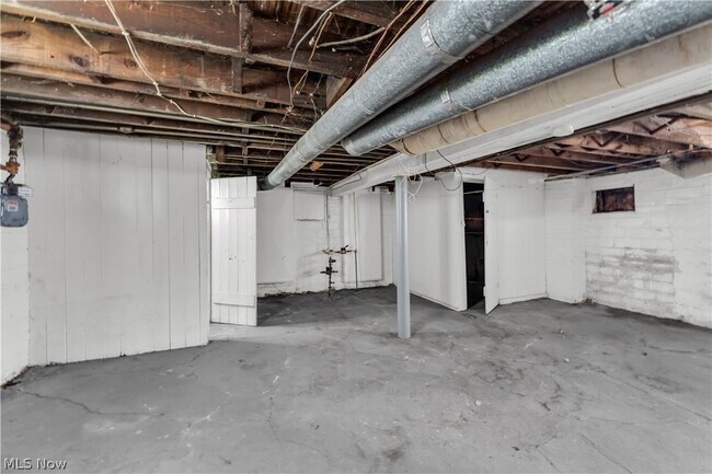 Building Photo - 10123 Greenview Ave