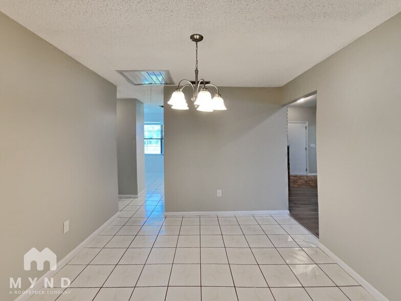 Building Photo - 11136 Mercedes St