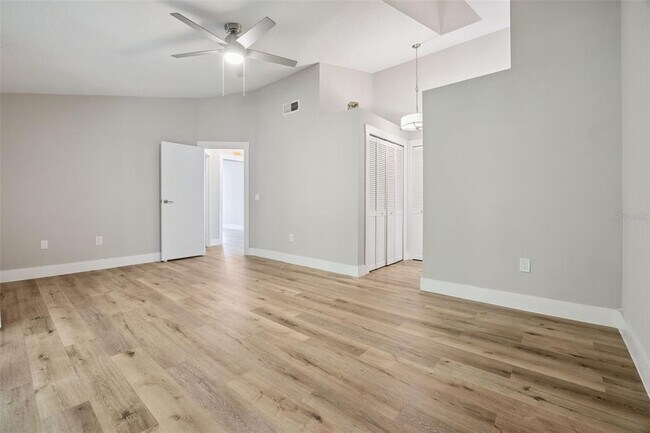 Building Photo - 7301 Spring Villas Cir
