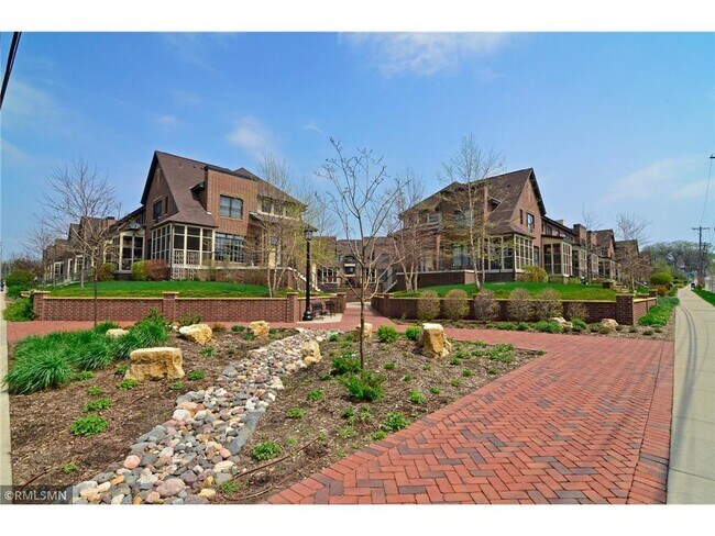 Building Photo - 851 River Mews Ct