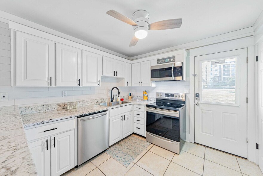 Building Photo - 885 Santa Rosa Blvd