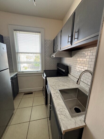 Building Photo - 616 SE 3rd St