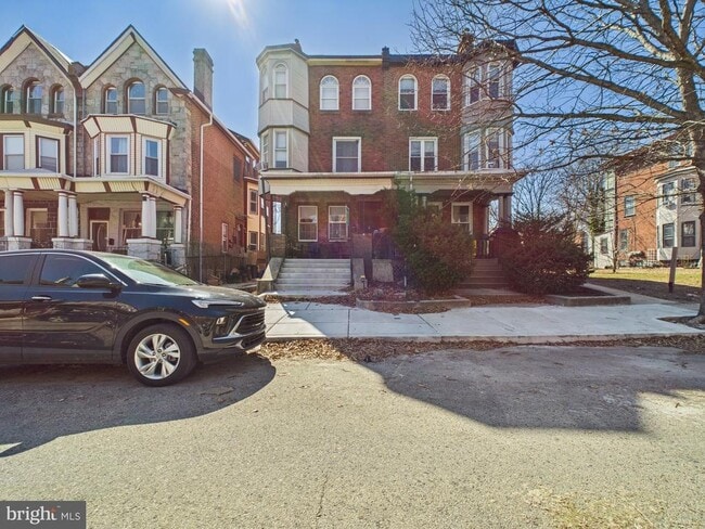 Primary Photo - 922 S St Bernard St