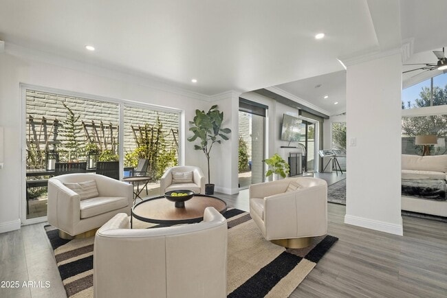 Building Photo - 7322 E Sierra Vista Dr