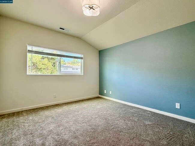 Building Photo - 148 Lancaster Way