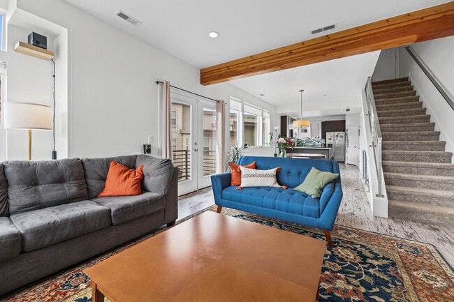 Building Photo - 1010 Rooftop Dr