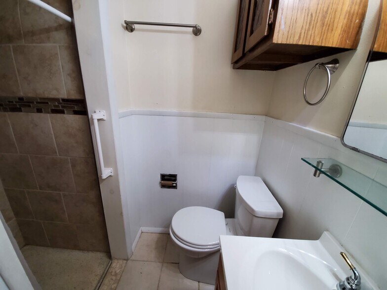 Bath 2 - 1004 S Taft Hill Rd