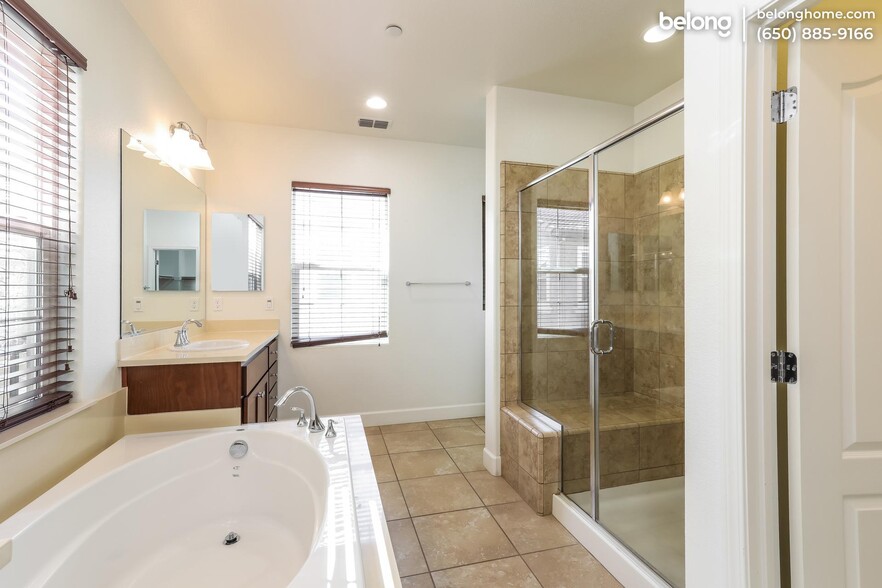 Building Photo - 1591 Sylvia St