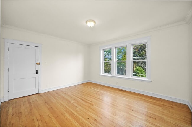 Building Photo - 3000-3008 N Whipple St
