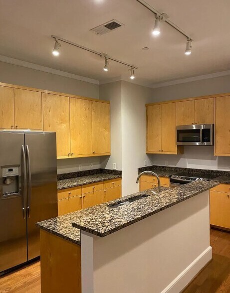 Building Photo - 1221 Bower Pky