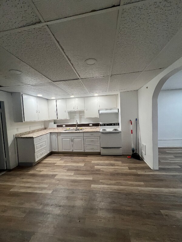 Building Photo - 325 1st Ave