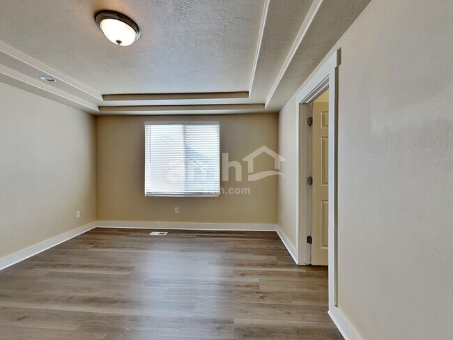 Building Photo - 5003 W Diamondback Dr