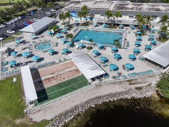 Building Photo - 580 Normandy Ln