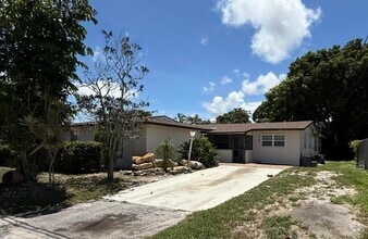Building Photo - 6745 Venetian Dr