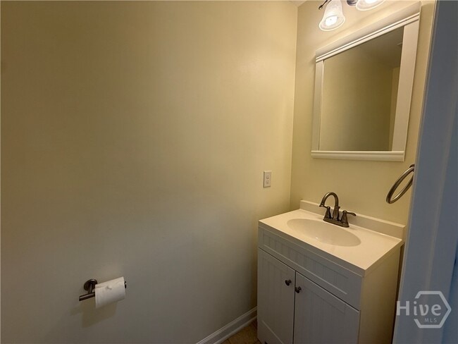 Building Photo - 426 Lions Den Dr