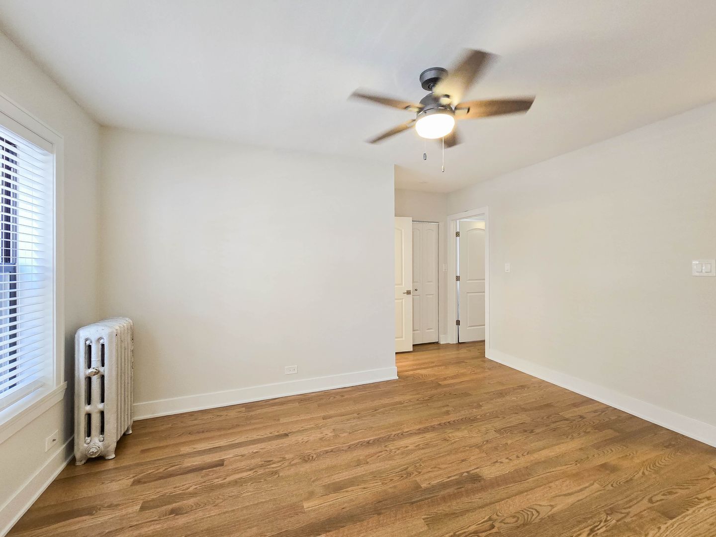 Building Photo - 561 W Cornelia Ave