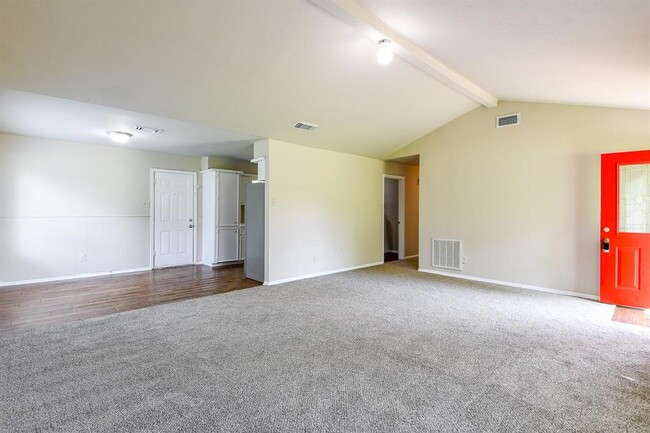 Building Photo - 3210 Ridgefield Rd