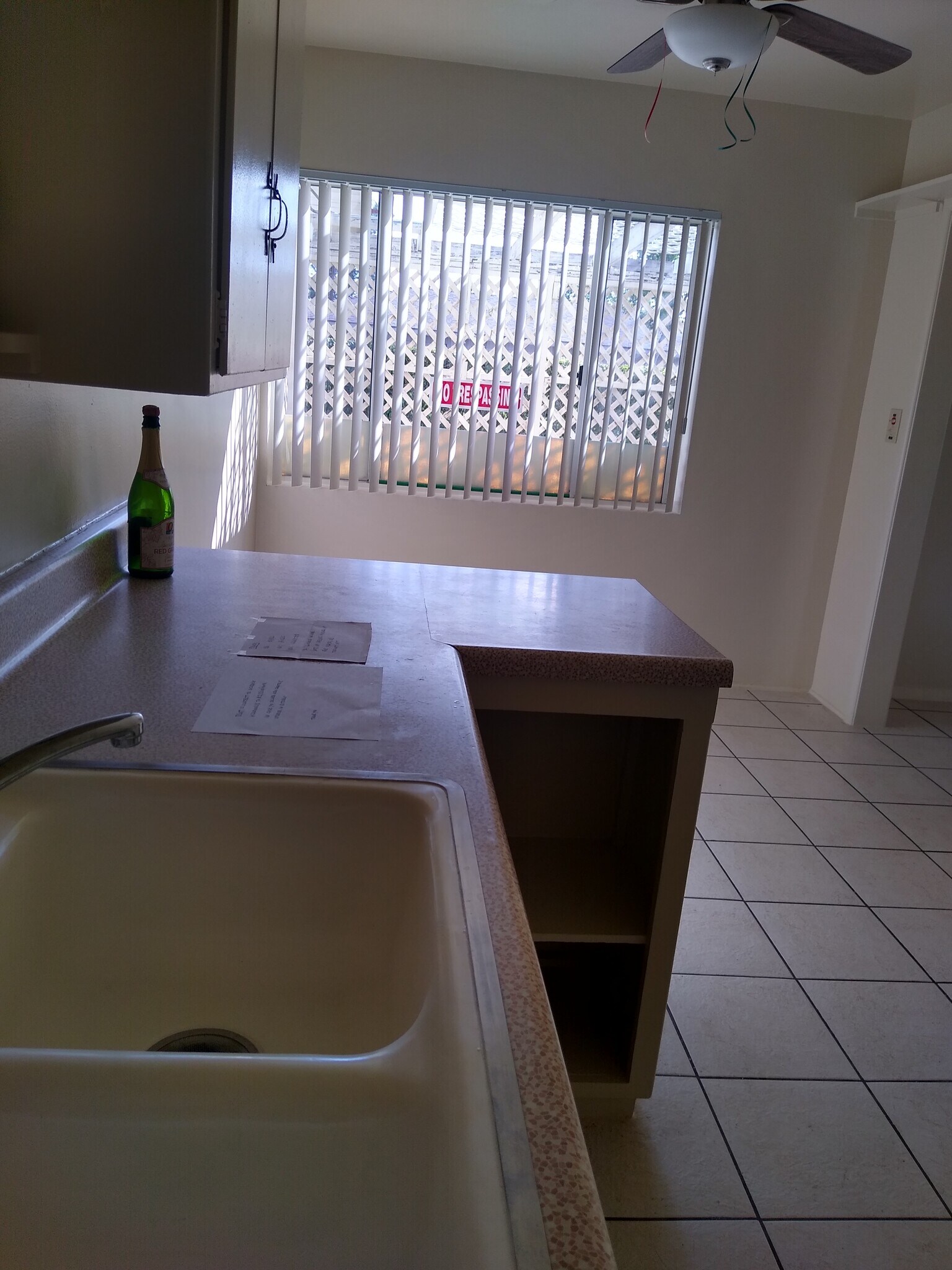beautiful kitchen - sunny - 1843 E Palmyra Ave