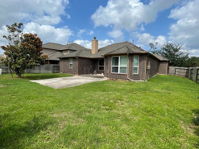 Building Photo - 326 Trillium Dr