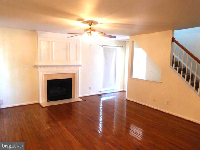 Building Photo - 8566 Kingsway Dr