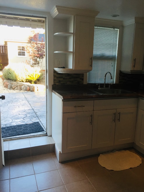 Building Photo - 001 Palm Ave