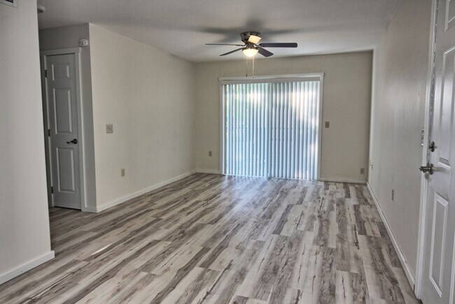 Building Photo - Updated and Renovated Ground Floor Condo f...