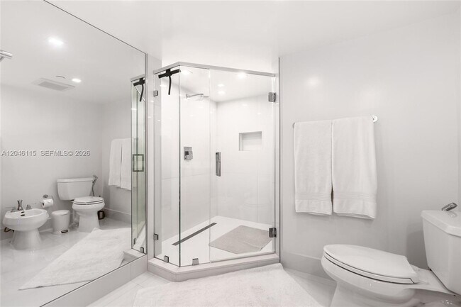 Building Photo - 5757 Collins Ave