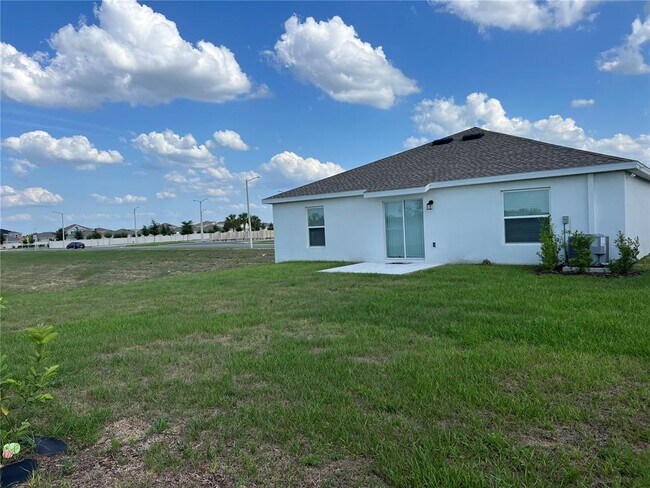 Building Photo - 688 Silver Palm Dr