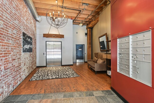 Building Photo - Open floor living at its best! 1 BR/2 BA l...