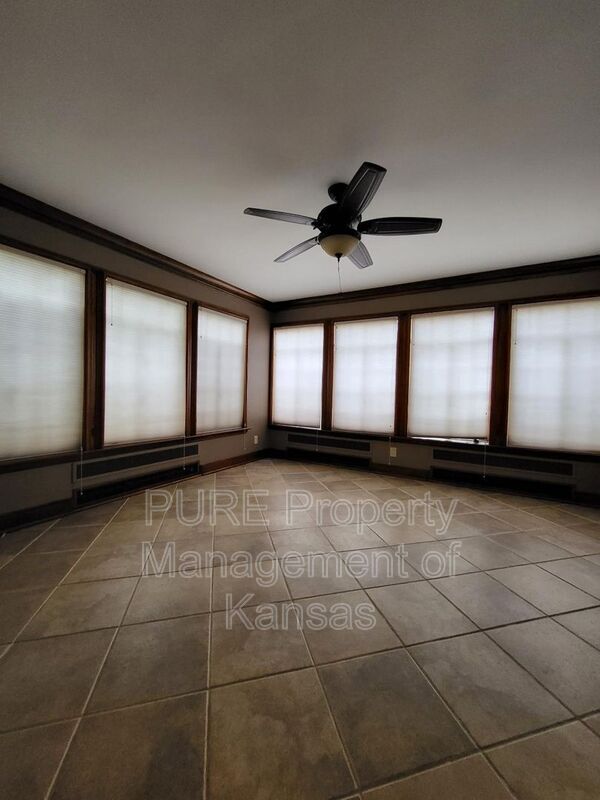 Building Photo - 1501 SW Pembroke Ln