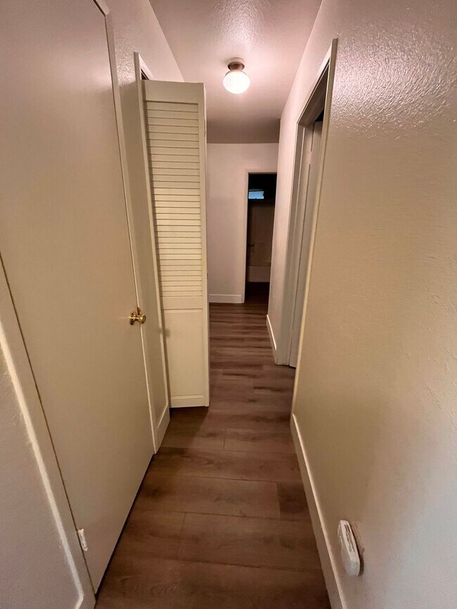 Building Photo - 1524 Swarthmore Dr