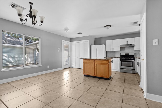 Building Photo - 15835 S Alley Ct