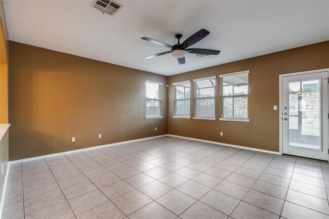 Building Photo - 305 Leather Oak Loop