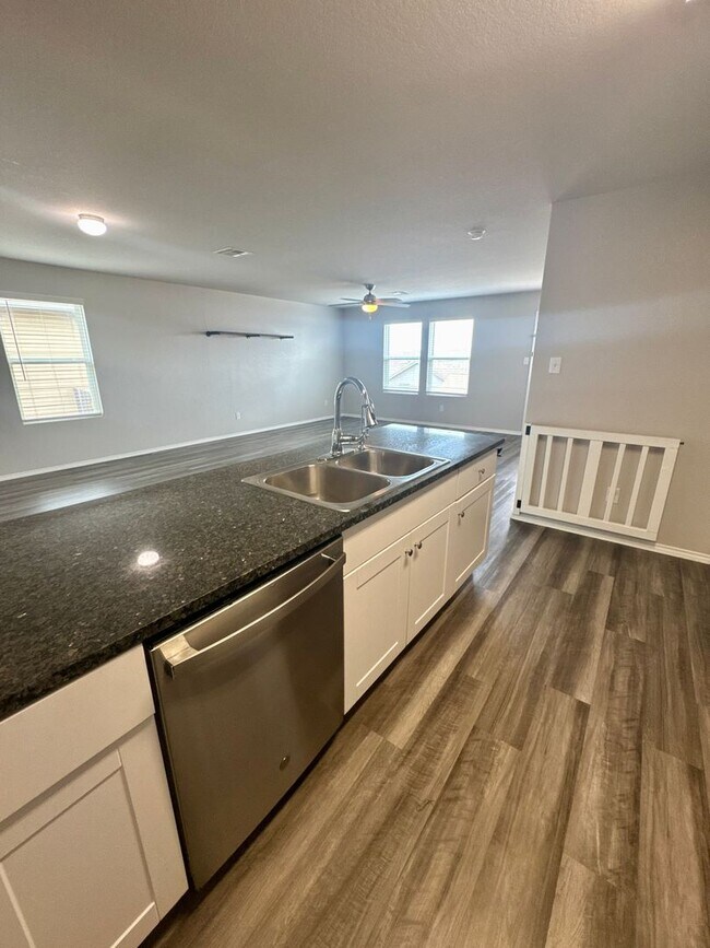 Building Photo - AVAILABLE IN BULVERDE!  In Hidden Trails S...