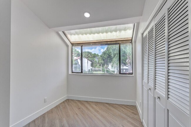 Building Photo - 206 Sea Oats Dr