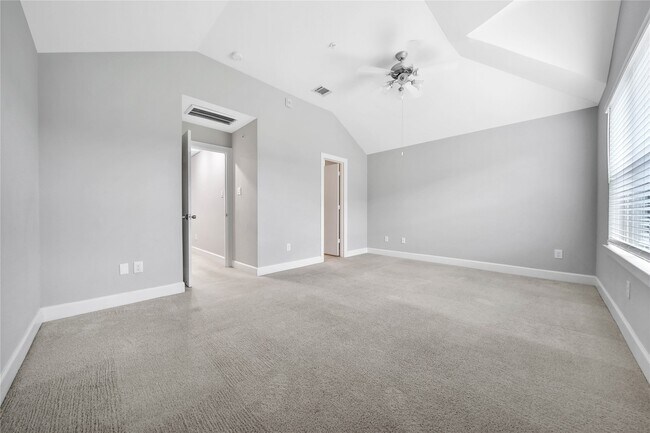 Building Photo - 5941 S Loop E
