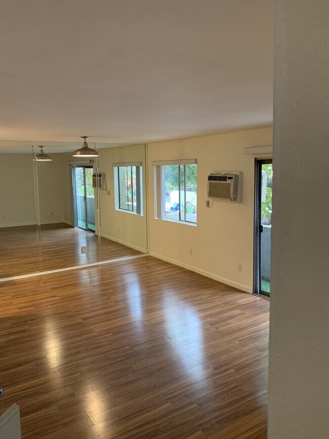 Building Photo - 1351 N Orange Dr