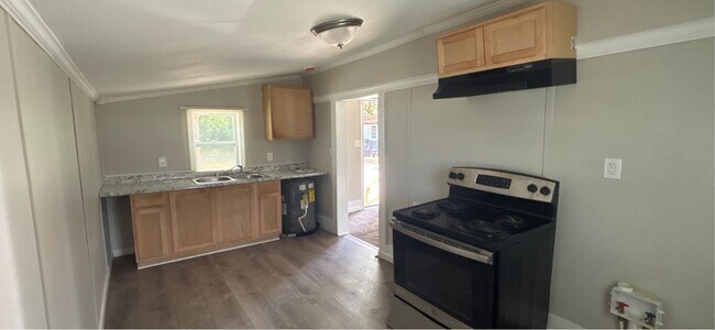 Building Photo - 1130 Charlie Dr