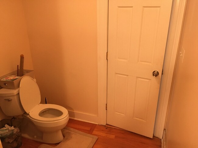 Building Photo - Spacious & Stylish 2BR Apartment - Prime W...