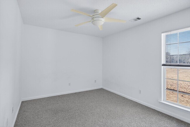 Building Photo - 568 Marshview Dr