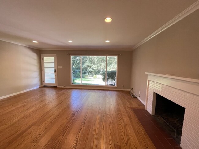 Building Photo - Charming single level home in Orinda-Avail...