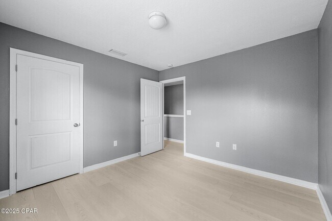 Building Photo - 7119 Riverbrooke St