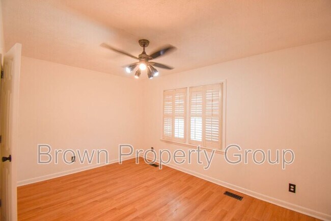 Building Photo - 805 Southview Cir