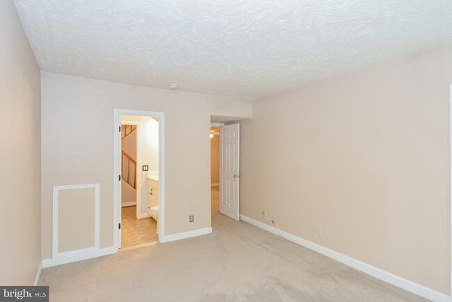 Building Photo - 12010 Ridge Knoll Dr