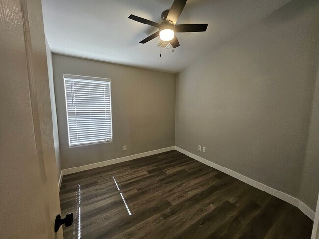 Building Photo - Beautiful, Spacious 4 Bedroom 2 Bathroom home