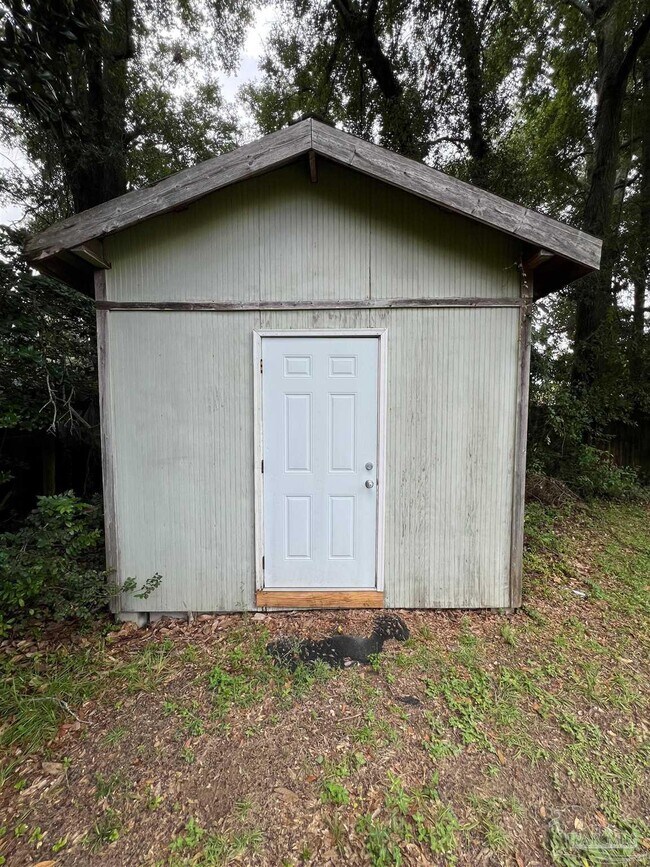 Building Photo - 6123 Hilltop Rd