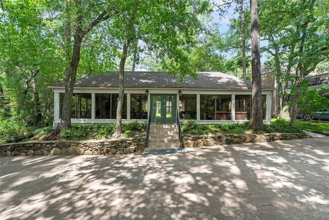 Building Photo - 201 Vanderpool Ln